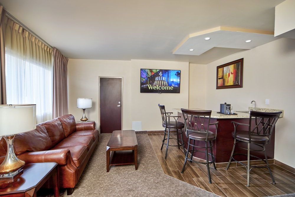 Four Queens Hotel and Casino — Hotel rooms in Las Vegas, Nevada