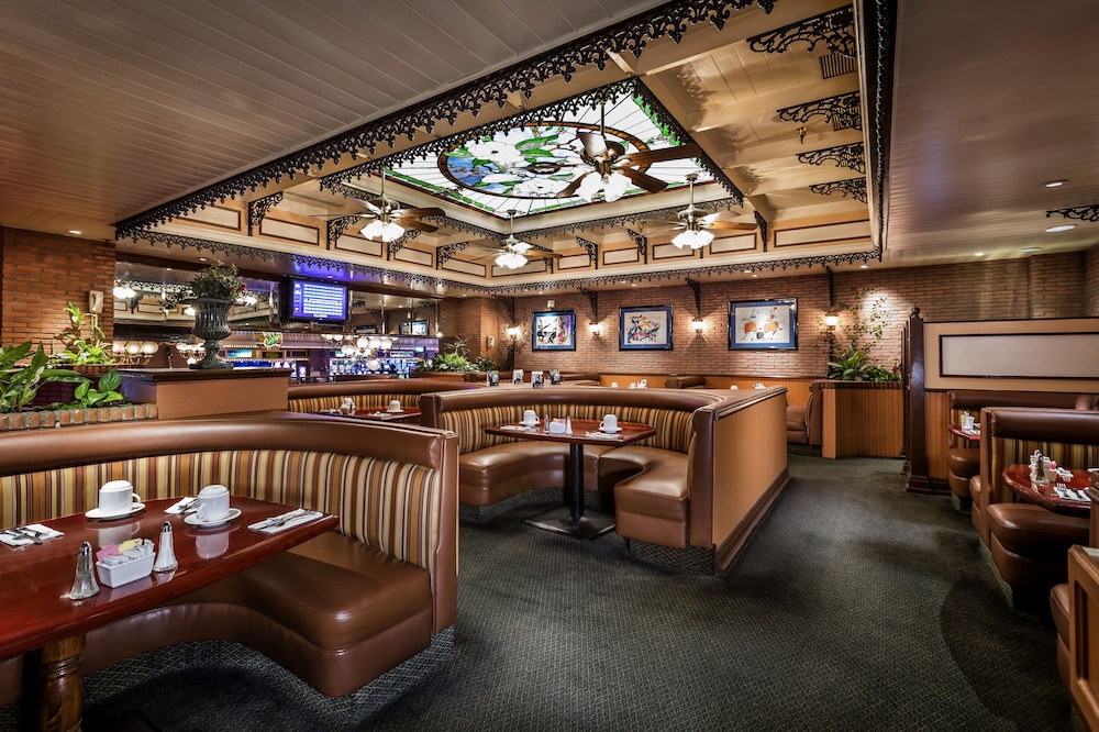 Four Queens Hotel and Casino — Restaurant & bars in Las Vegas, Nevada