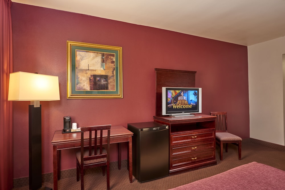 Four Queens Hotel and Casino — Hotel rooms in Las Vegas, Nevada