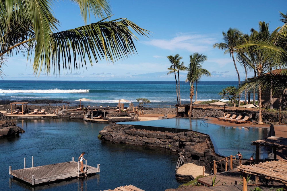Four Seasons Resort Hualalai — Swimming pool in Kailua-Kona, Hawaii