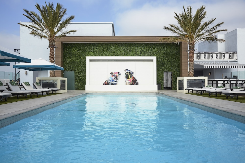 The London West Hollywood at Beverly Hills — Swimming pool in West Hollywood, California
