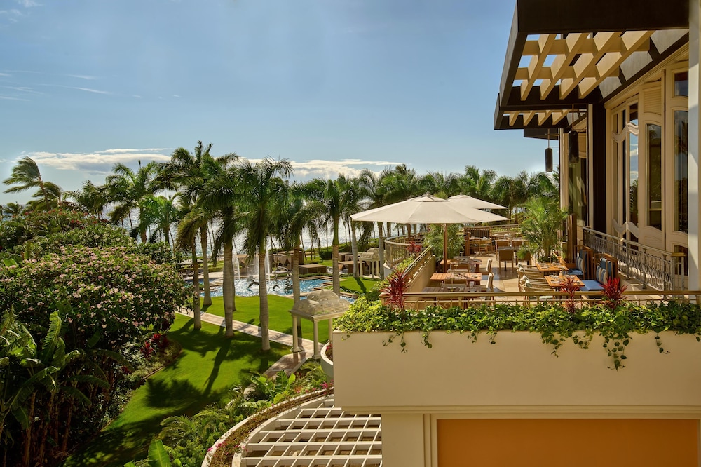 Grand Wailea Maui, A Waldorf Astoria Resort — Restaurant & bars in Kula, Hawaii