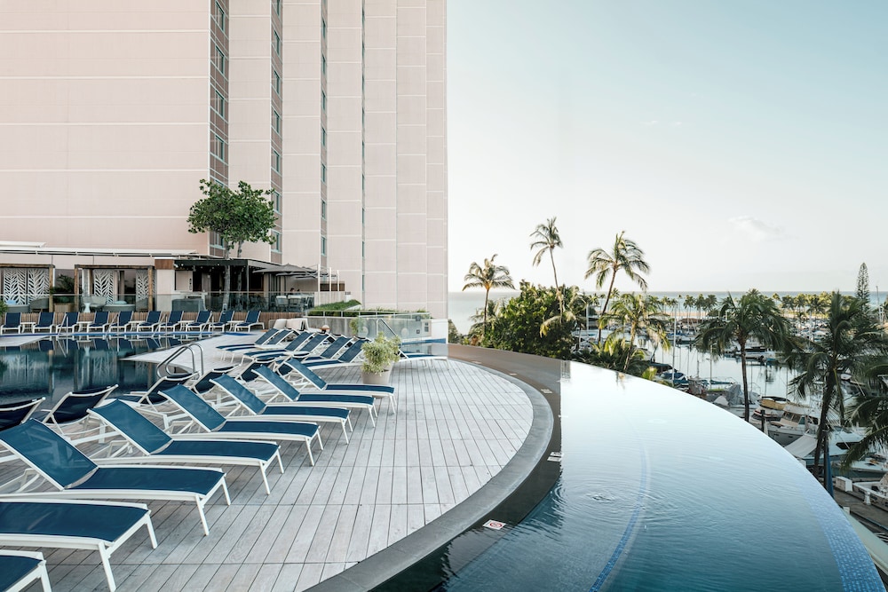 Prince Waikiki — Swimming pool in Honolulu, Hawaii