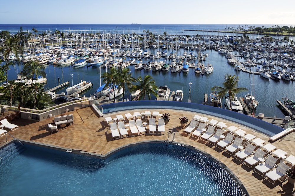 Prince Waikiki — Swimming pool in Honolulu, Hawaii