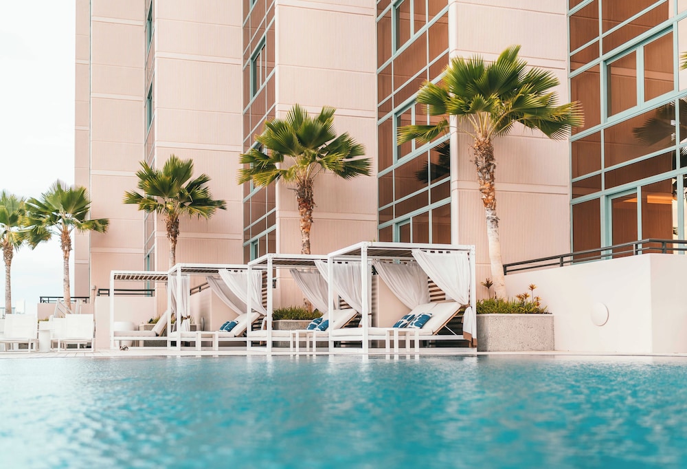 Prince Waikiki — Swimming pool in Honolulu, Hawaii