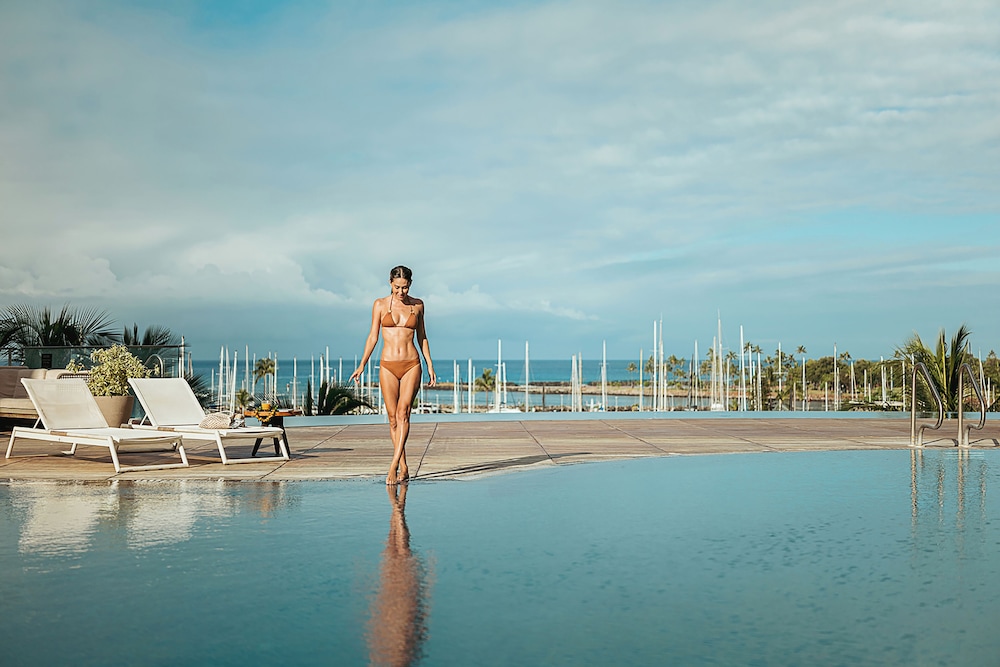 Prince Waikiki — Swimming pool in Honolulu, Hawaii