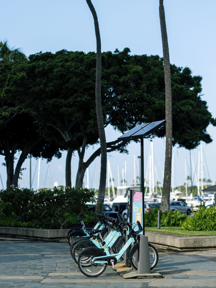 Prince Waikiki — Attractions in the area in Honolulu, Hawaii
