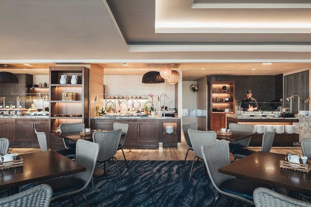 Prince Waikiki — Restaurant & bars in Honolulu, Hawaii