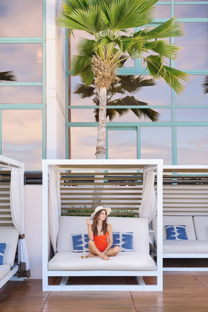 Prince Waikiki — Hotel building in Honolulu, Hawaii