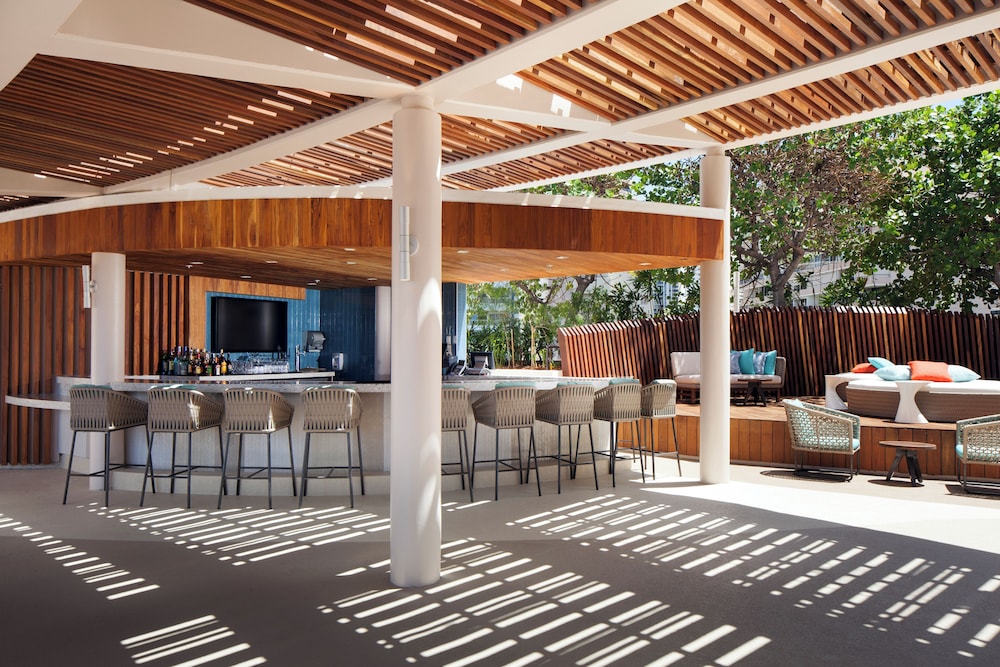 Prince Waikiki — Restaurant & bars in Honolulu, Hawaii