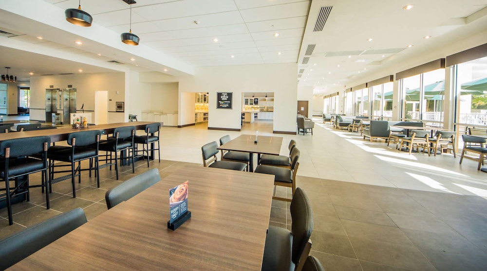 Hyatt Place Orlando/Lake Buena Vista — Restaurant & bars in Orlando, Florida