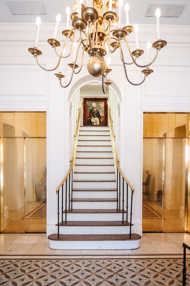 The Lafayette New Orleans By Kasa Living — Hotel building in New Orleans, Louisiana