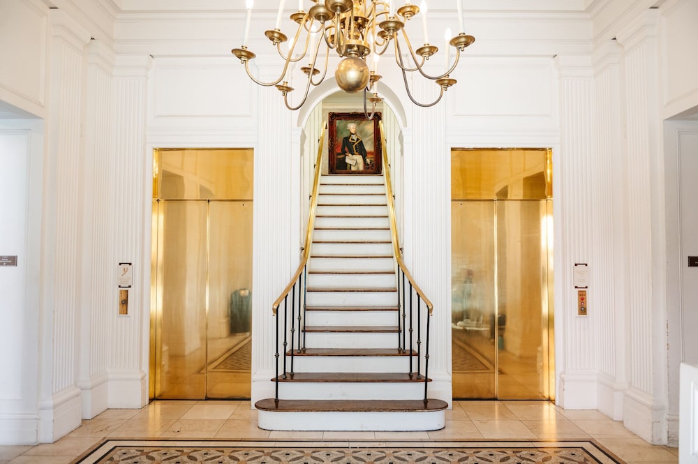 The Lafayette New Orleans By Kasa Living — Hotel building in New Orleans, Louisiana