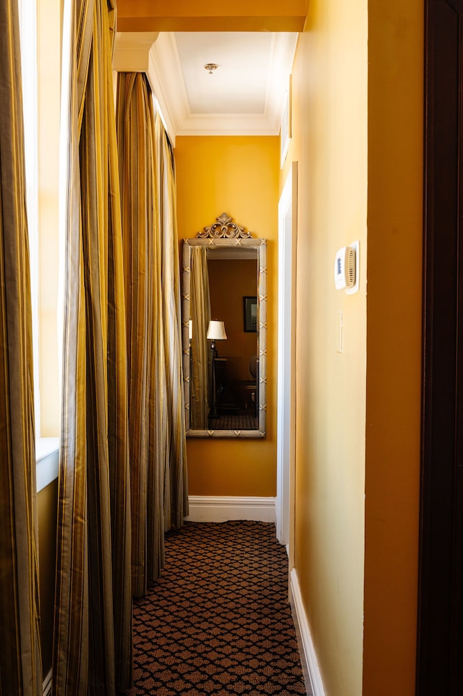 The Lafayette New Orleans By Kasa Living — Hotel rooms in New Orleans, Louisiana