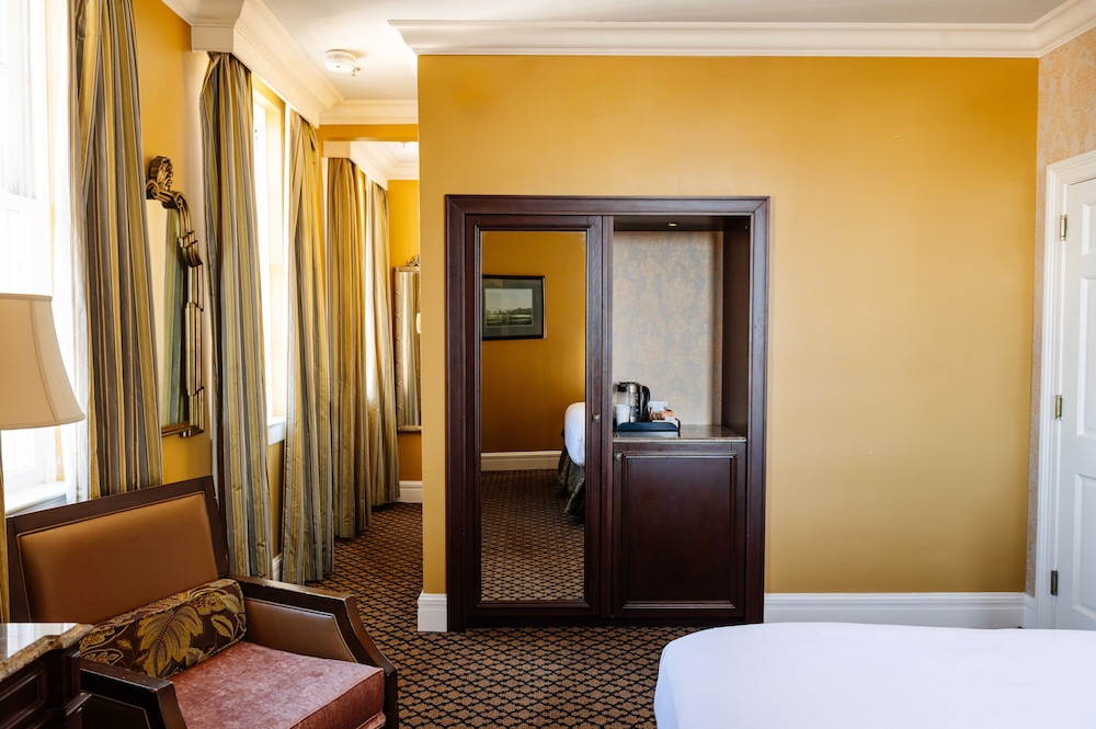 The Lafayette New Orleans By Kasa Living — Hotel rooms in New Orleans, Louisiana