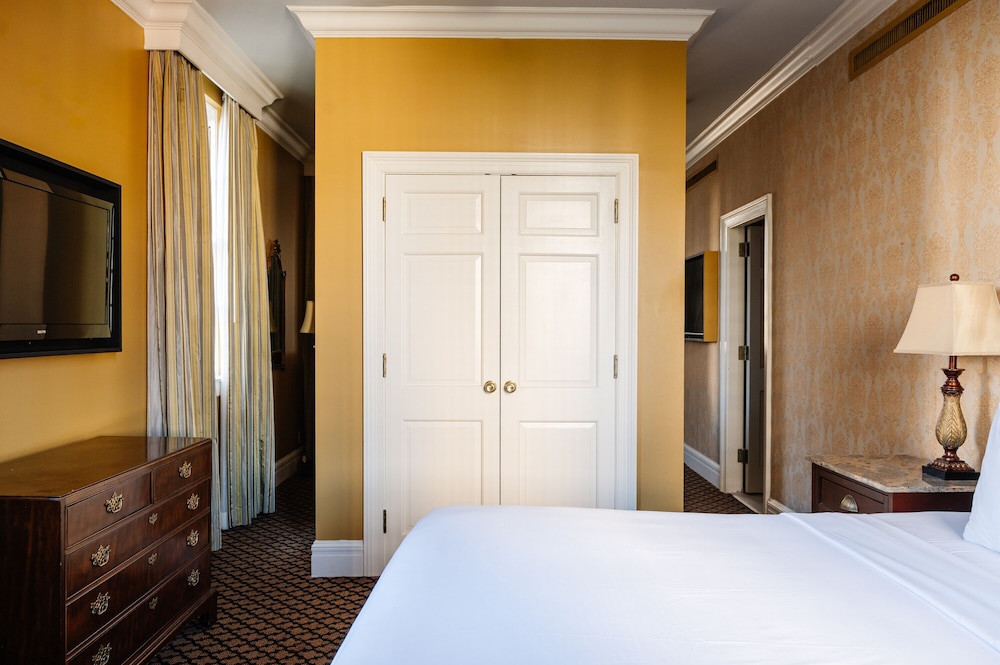 The Lafayette New Orleans By Kasa Living — Hotel rooms in New Orleans, Louisiana