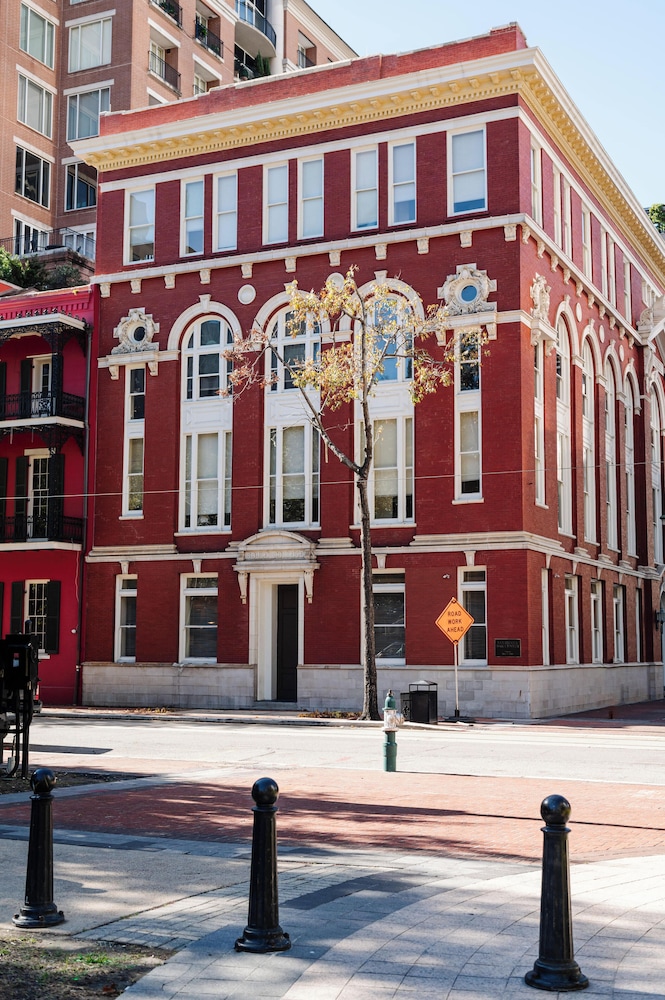 The Lafayette New Orleans By Kasa Living — Hotel building in New Orleans, Louisiana