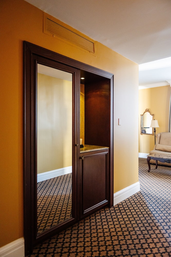 The Lafayette New Orleans By Kasa Living — Hotel rooms in New Orleans, Louisiana