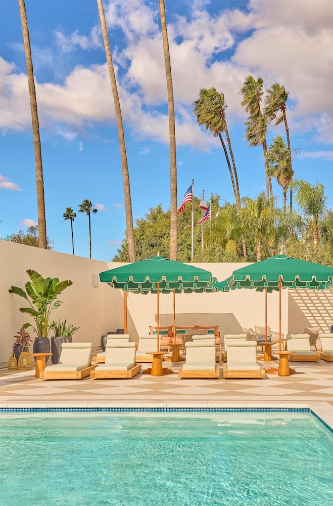 Cameo Beverly Hills, LXR Hotels & Resorts — Swimming pool in Los Angeles, California