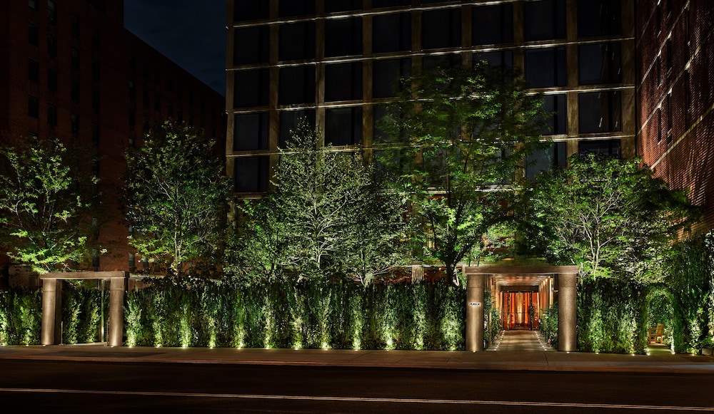 PUBLIC, an Ian Schrager hotel — Hotel building in New York City, New York State