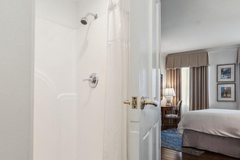 voco St. James Hotel by IHG — Hotel rooms in New Orleans, Louisiana