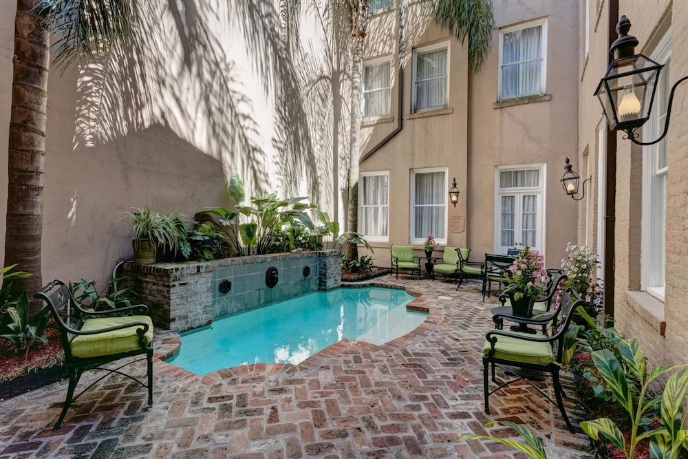 voco St. James Hotel by IHG — Swimming pool in New Orleans, Louisiana