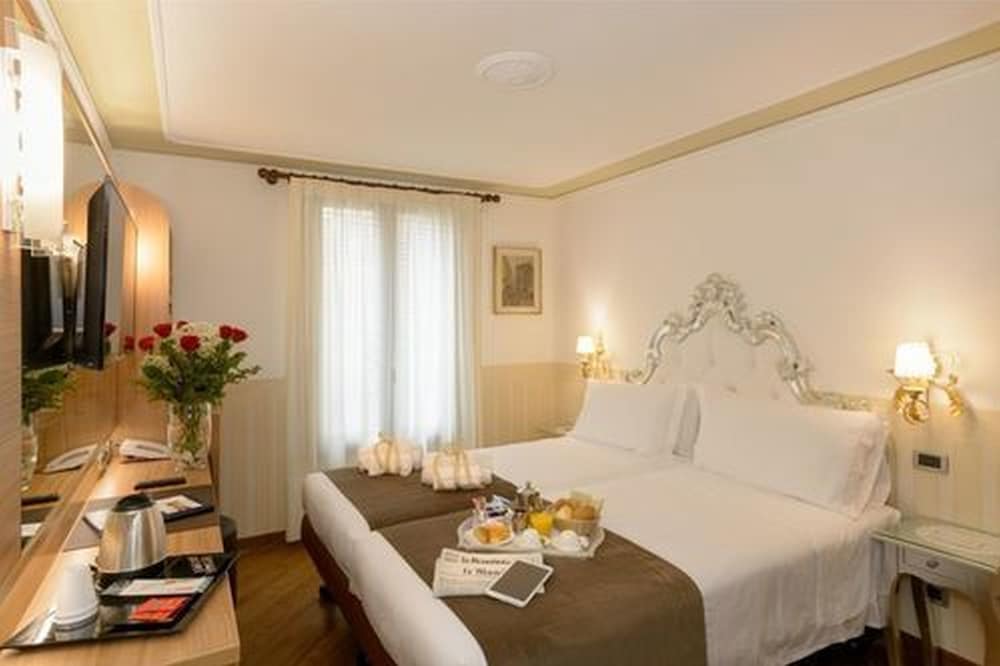Unahotels Ala Venezia - Adults Only — Hotel rooms in Venice, Veneto