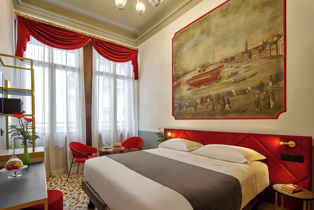 Unahotels Ala Venezia - Adults Only — Hotel rooms in Venice, Veneto