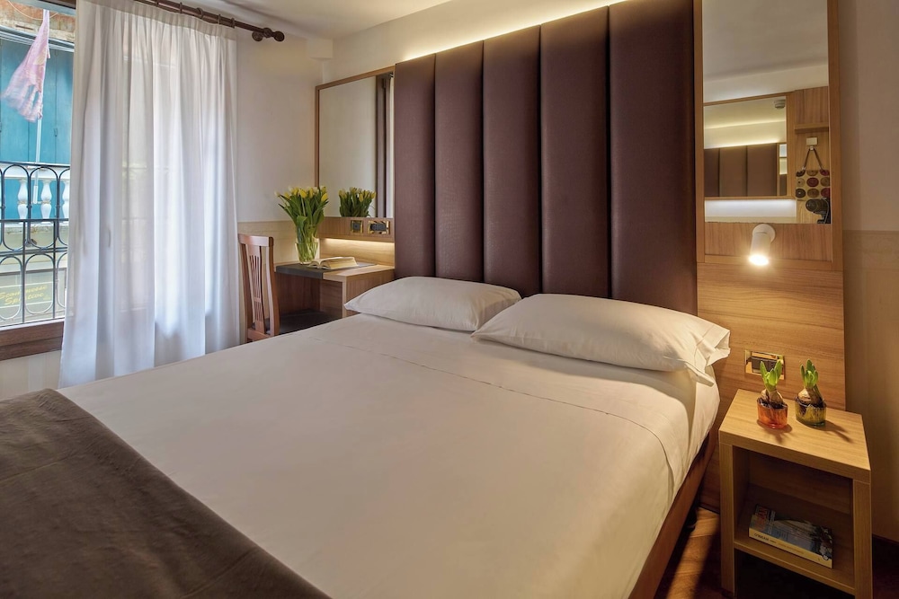 Unahotels Ala Venezia - Adults Only — Hotel rooms in Venice, Veneto