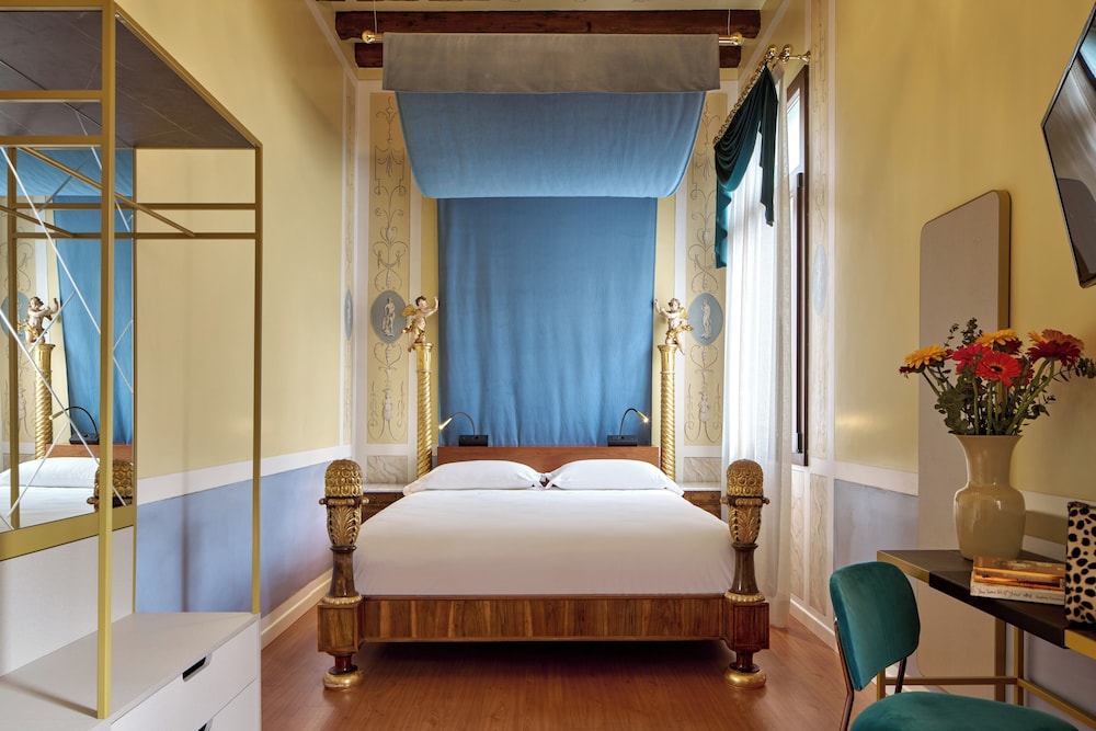 Unahotels Ala Venezia - Adults Only — Hotel rooms in Venice, Veneto