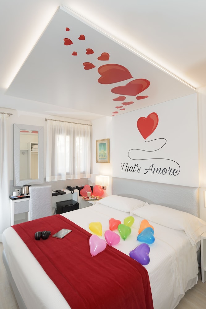Unahotels Ala Venezia - Adults Only — Hotel rooms in Venice, Veneto