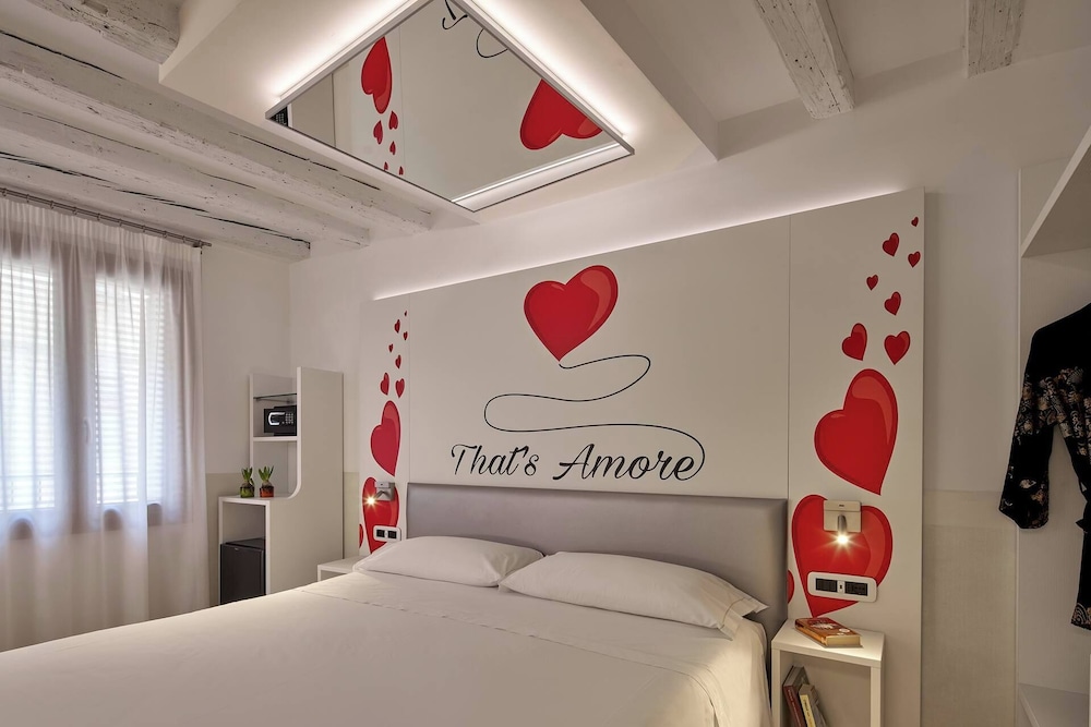 Unahotels Ala Venezia - Adults Only — Hotel rooms in Venice, Veneto