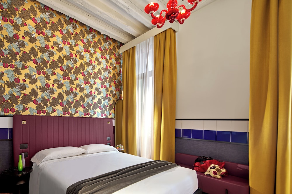 Unahotels Ala Venezia - Adults Only — Hotel rooms in Venice, Veneto