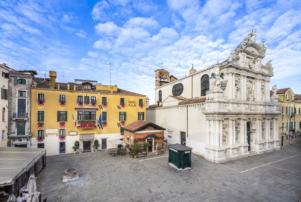 Unahotels Ala Venezia - Adults Only — Hotel building in Venice, Veneto