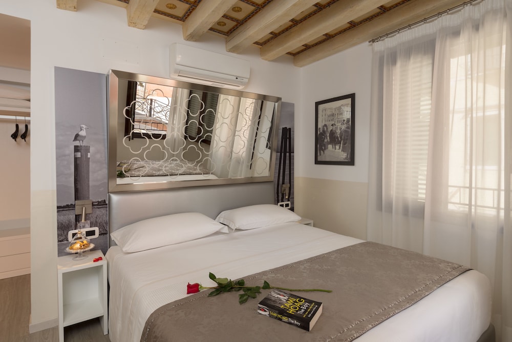 Unahotels Ala Venezia - Adults Only — Hotel rooms in Venice, Veneto