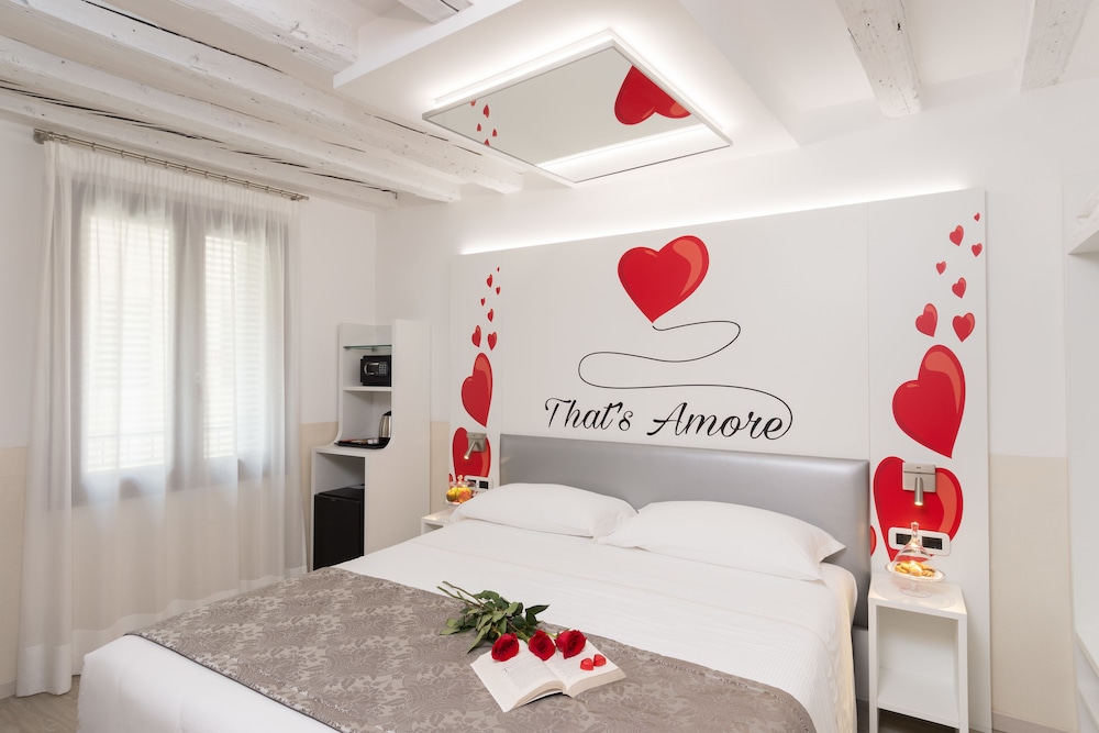 Unahotels Ala Venezia - Adults Only — Hotel rooms in Venice, Veneto