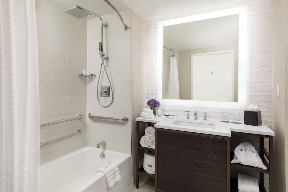 The Westin New Orleans — Hotel rooms in New Orleans, Louisiana