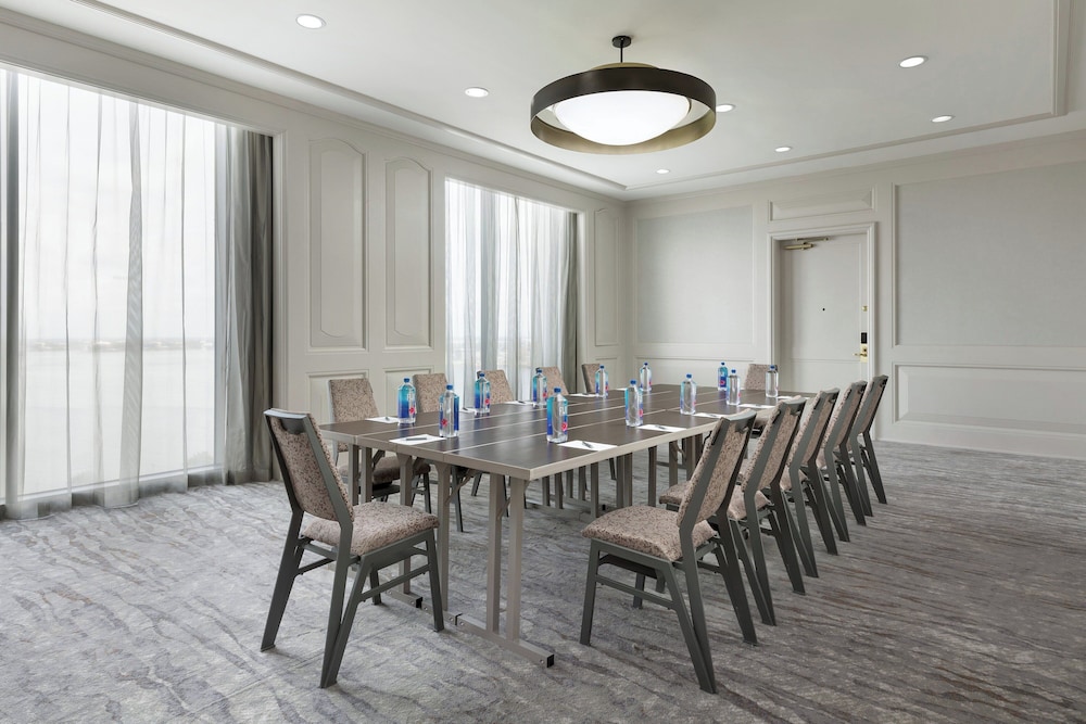 The Westin New Orleans — Hotel building in New Orleans, Louisiana