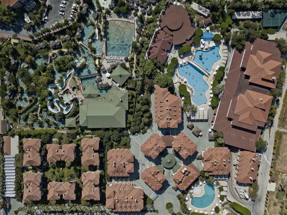 Club Grand Side Amazon Water World - All Inclusive — Hotel building in Side