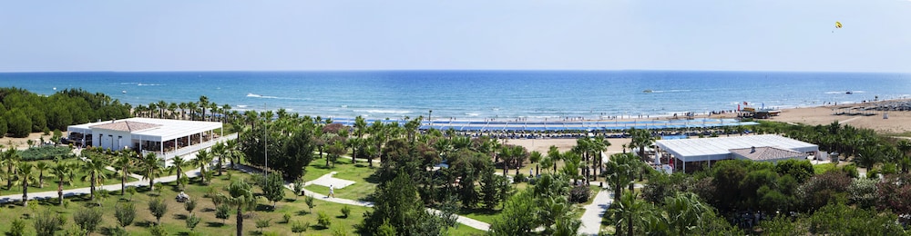 Club Grand Side Amazon Water World - All Inclusive — Beach in Side