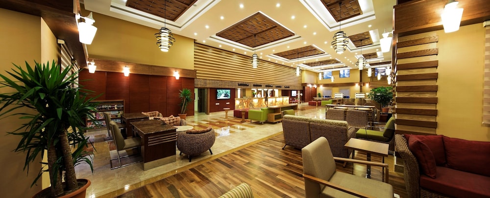 Club Grand Side Amazon Water World - All Inclusive — Hotel building in Side