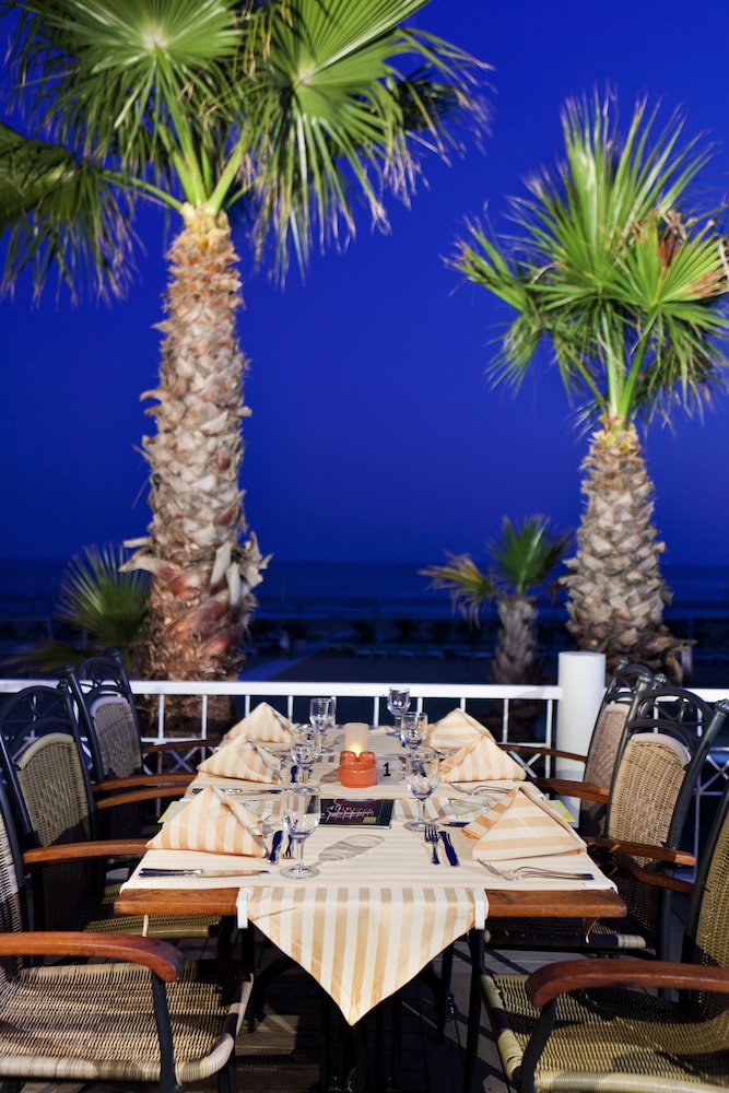 Club Grand Side Amazon Water World - All Inclusive — Restaurant & bars in Side