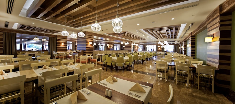 Club Grand Side Amazon Water World - All Inclusive — Restaurant & bars in Side