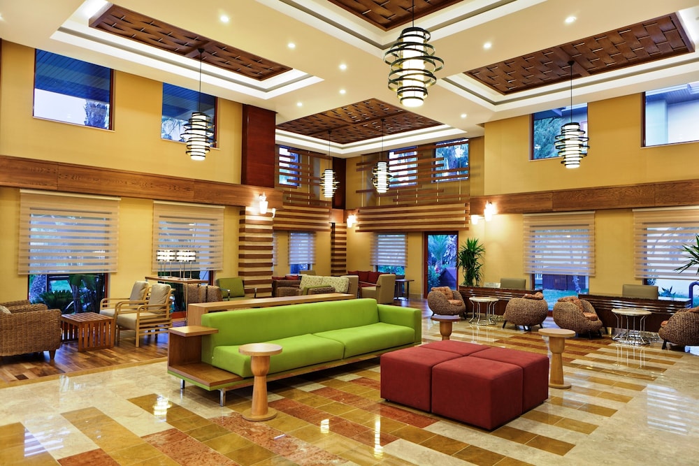Club Grand Side Amazon Water World - All Inclusive — Hotel building in Side