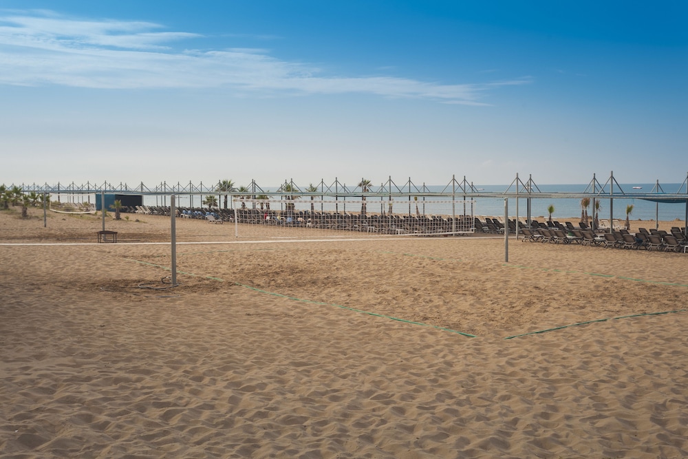 Club Grand Side Amazon Water World - All Inclusive — Beach in Side