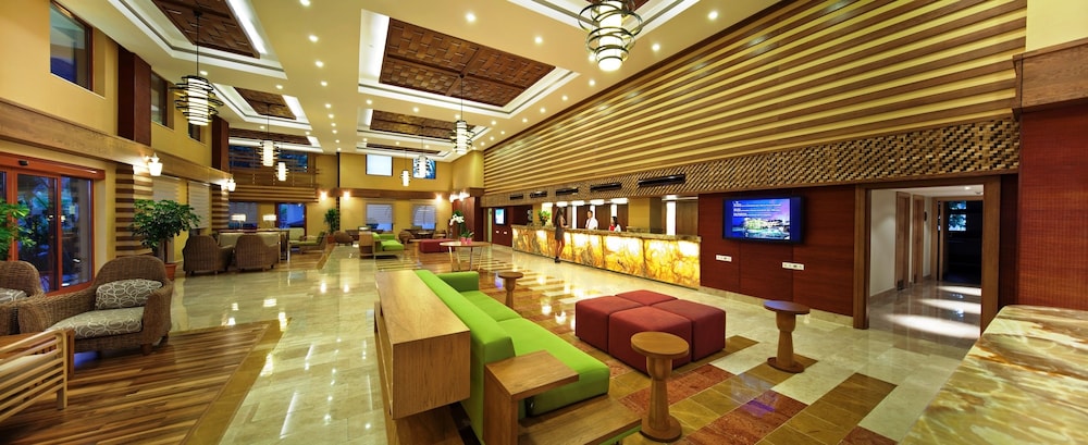 Club Grand Side Amazon Water World - All Inclusive — Hotel building in Side