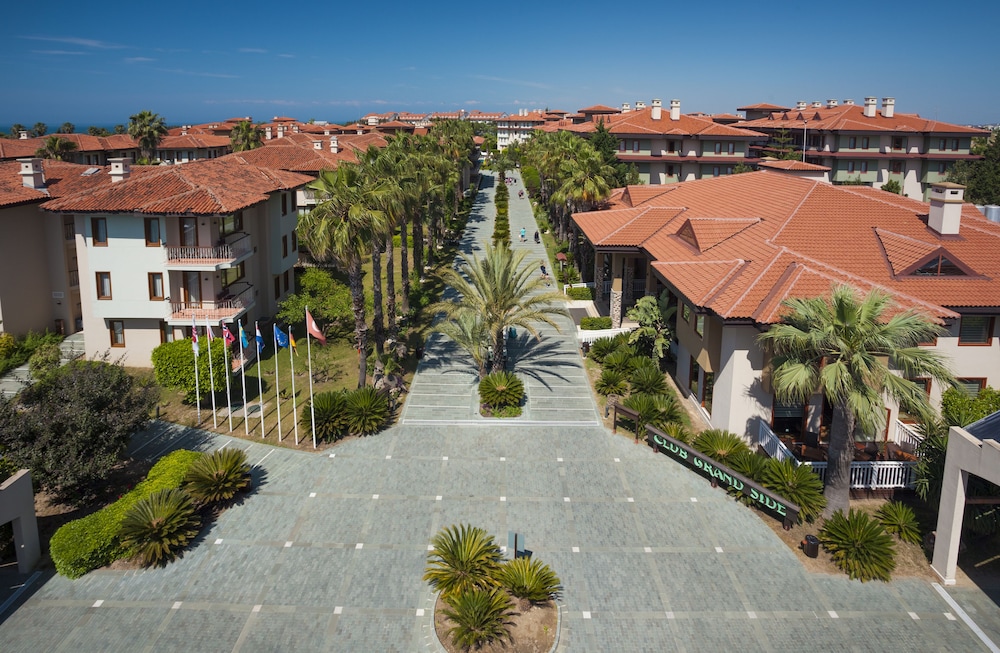 Club Grand Side Amazon Water World - All Inclusive — Hotel building in Side