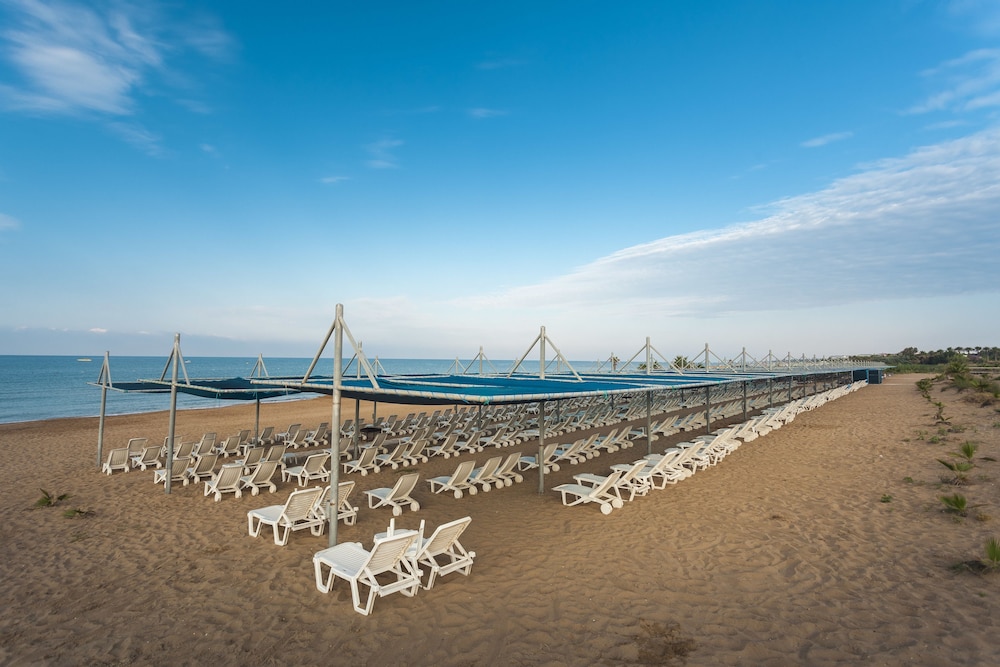 Club Grand Side Amazon Water World - All Inclusive — Beach in Side