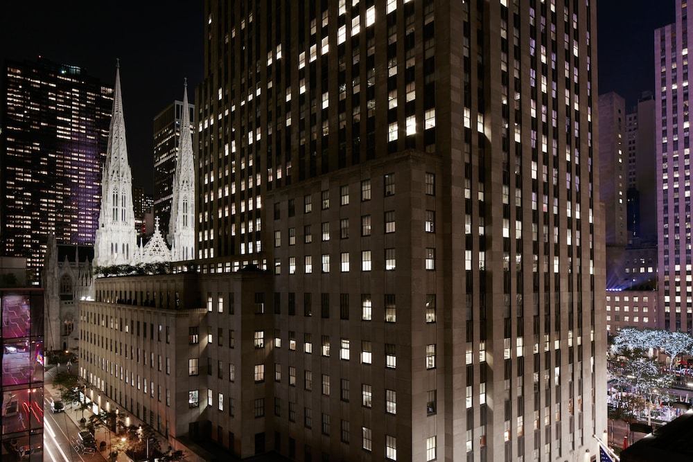 DoubleTree by Hilton New York Midtown Fifth Ave — Hotel building in New York City, New York State