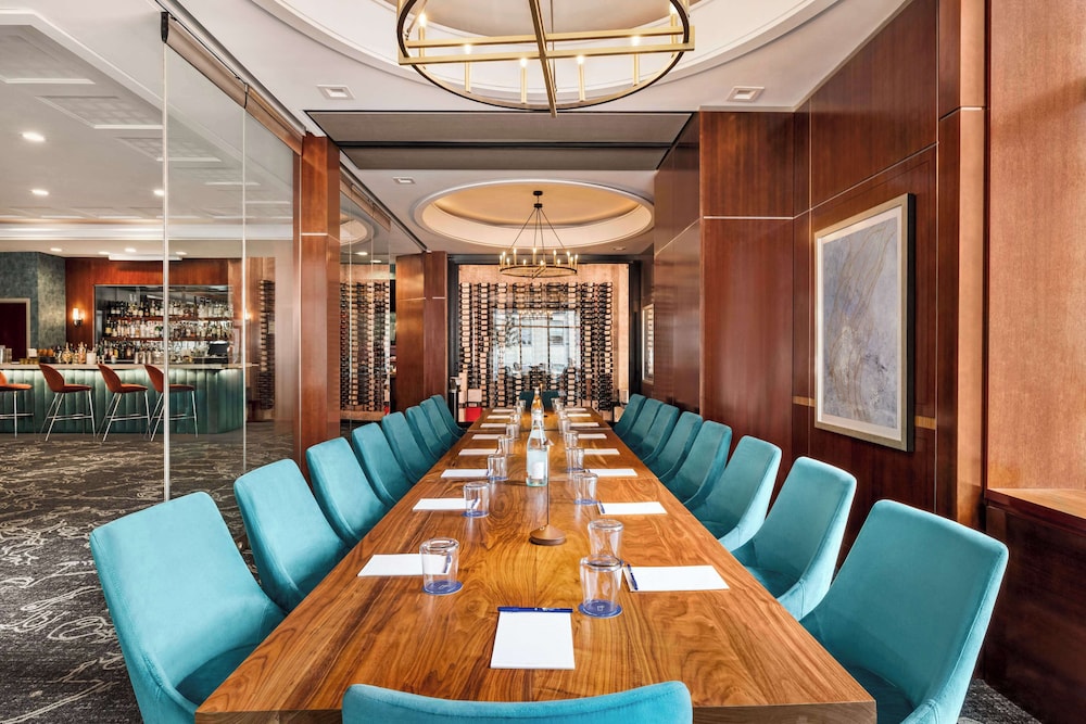 DoubleTree by Hilton New York Midtown Fifth Ave — Restaurant & bars in New York City, New York State